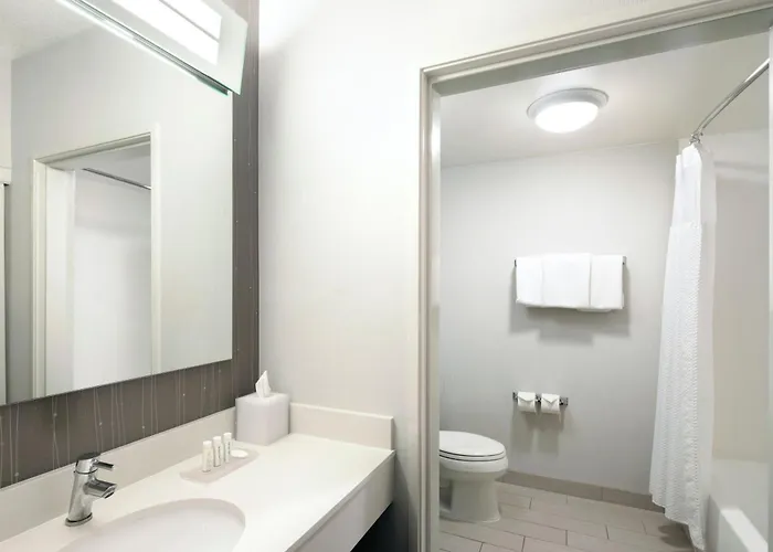 Courtyard By Marriott- Austin 3*