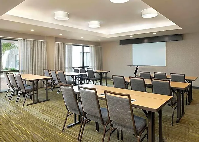 Courtyard By Marriott- Austin Hotel